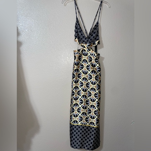 NWT HOUSE OF HARLOW CUT OUT DRESS, size SMALL in BLACK/WHITE - Picture 3 of 8